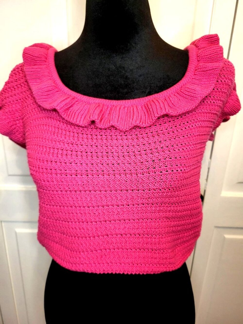 NWT H&M Bright Pink Chunky Knit Cropped Sweater Ruffles M Coquette Elle Woods